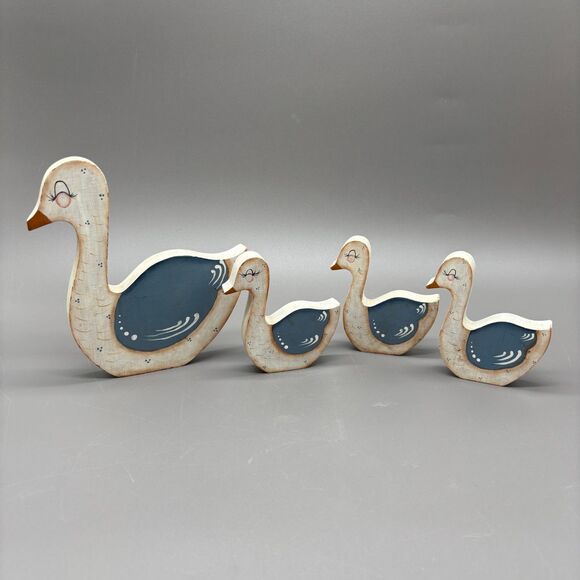 Vintage Wooden Geese Set of 4 Hand Painted Farmhouse Folk Art Mother w/ Babies - Picture 1 of 12
